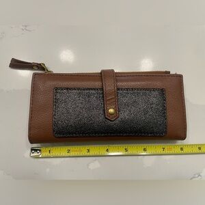 Women’s brown leather fossil wallet with sparkly black accent